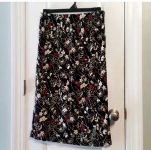 Notations Floral Black Red & Cream Women's M Skirt Stretch Career Office Dressy